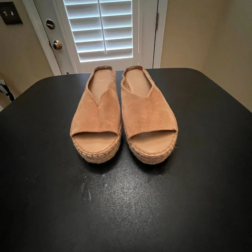 Franco Sarto Paige Platformsize 8.5 tan slippers sandals
